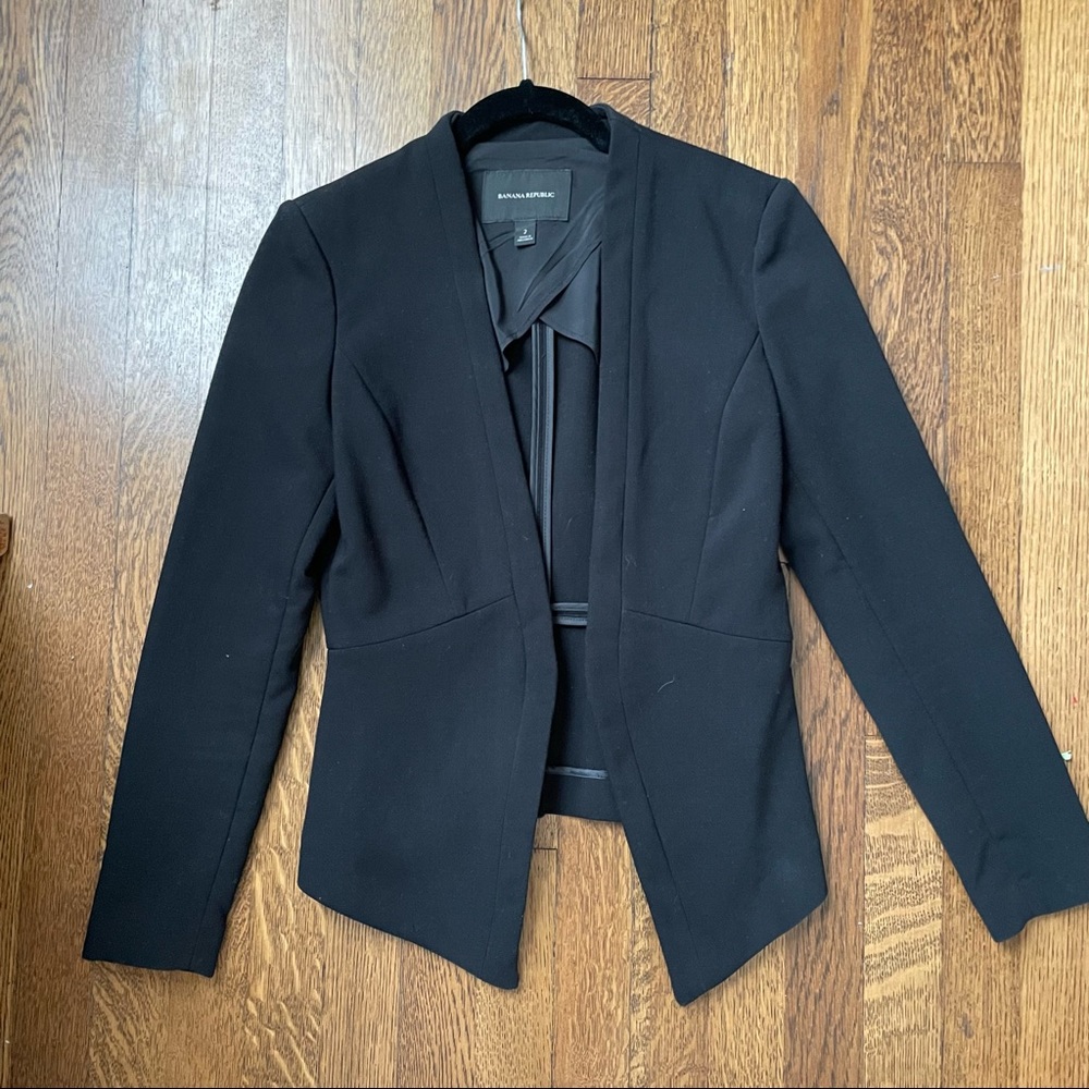 Sharp and modern lapel-less Banana Republic black blazer